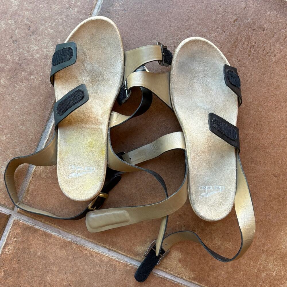 Dansko "Lou" Black Leather Strappy Wedge Sandals w Brass Tone Hardware US 7.5-8 - Picture 11 of 16